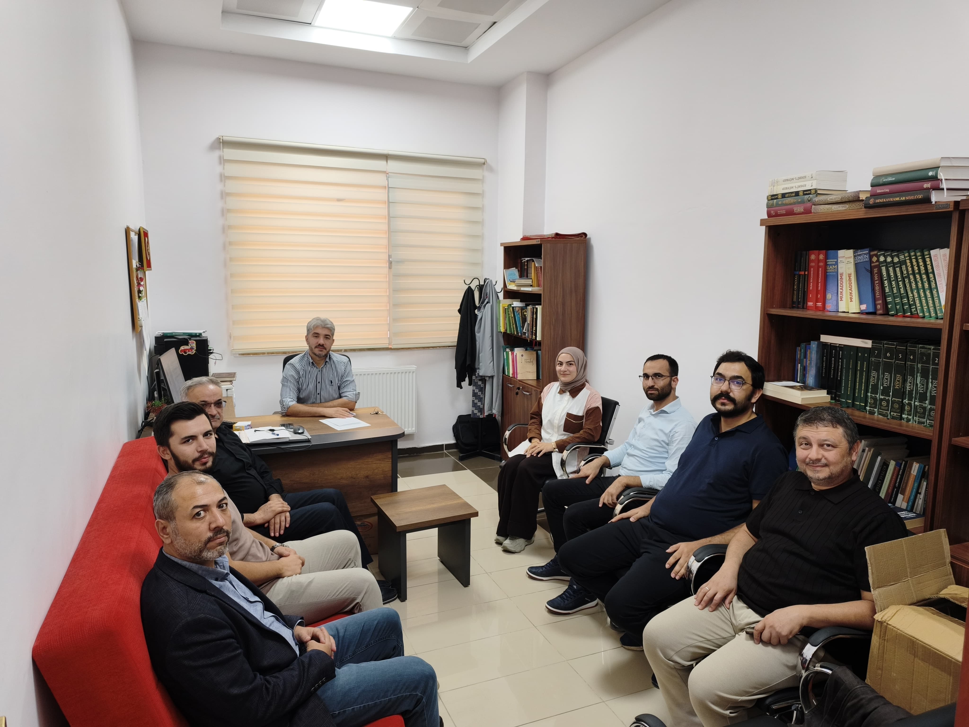 Fakültemiz Mezun Öğrencileri Takip Komisyonu Toplantısı, “Mezun İletişimi” Gündemiyle Gerçekleştirildi